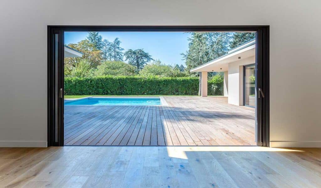 My Chic Résidence - construction lyonnaise grand angle piscine