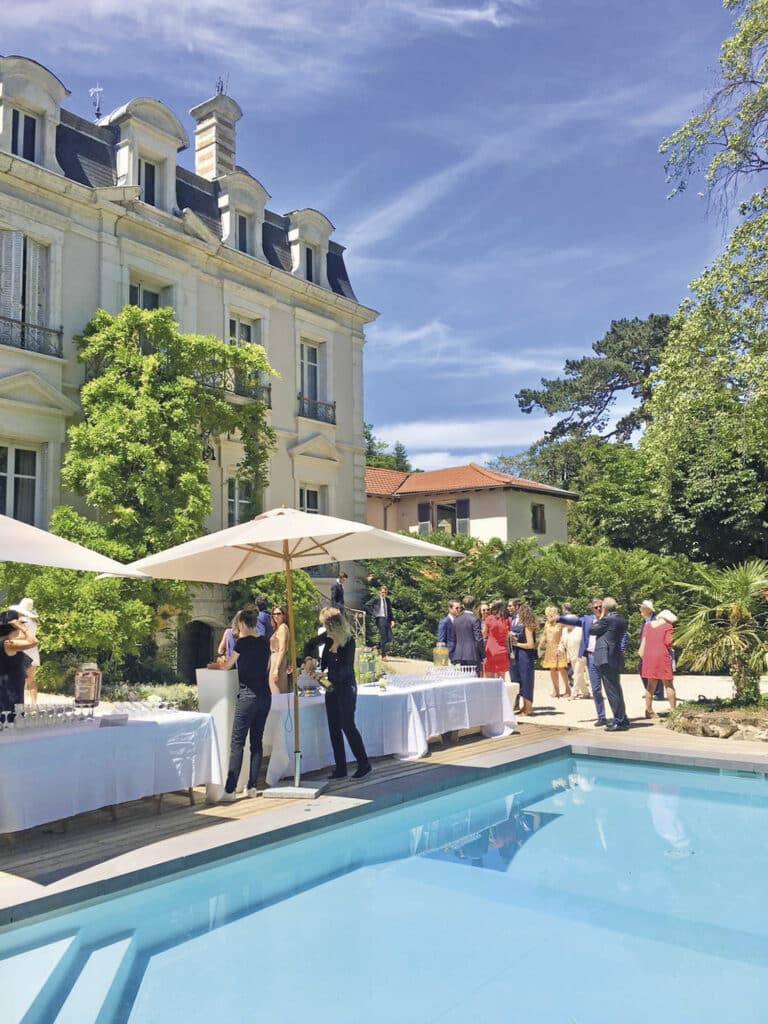 My Chic Résidence - Espaces réceptifs cocktail au bord d'une piscine