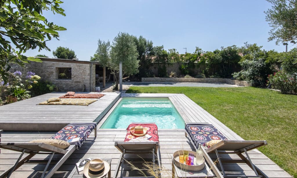 My Chic Résidence - Tendance piscine terrasse en teck avec piscine