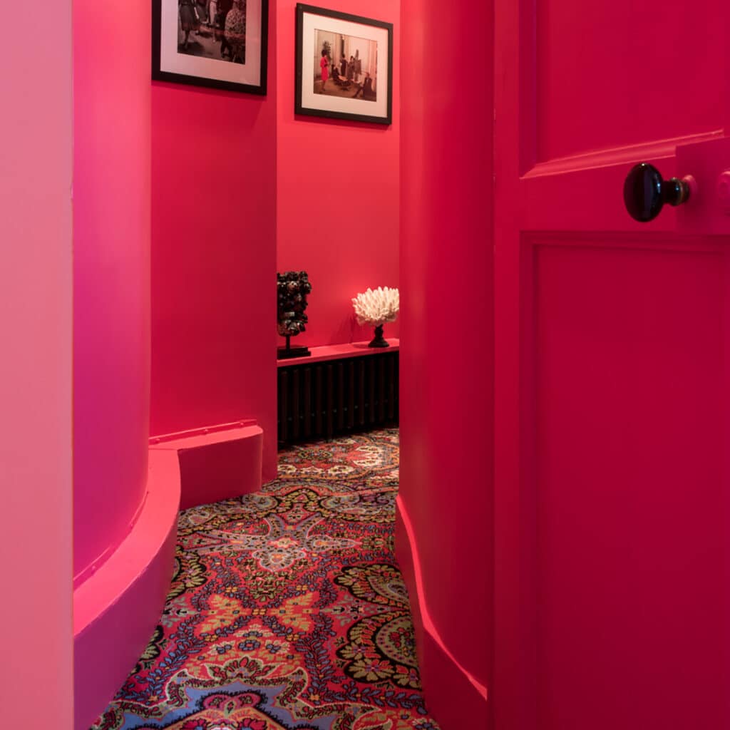 My Chic Résidence - Viva Magenta Pantone Color