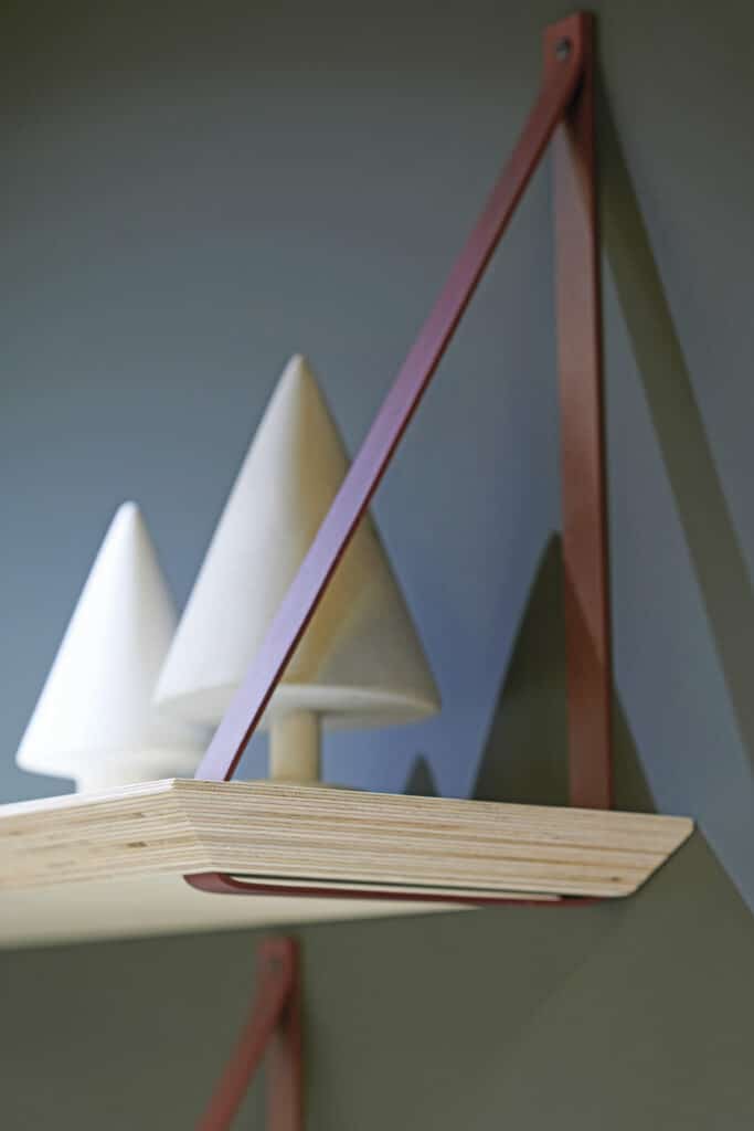 My Chic Résidence - La décoration montagnarde fait de la résistance fauteuil étagère