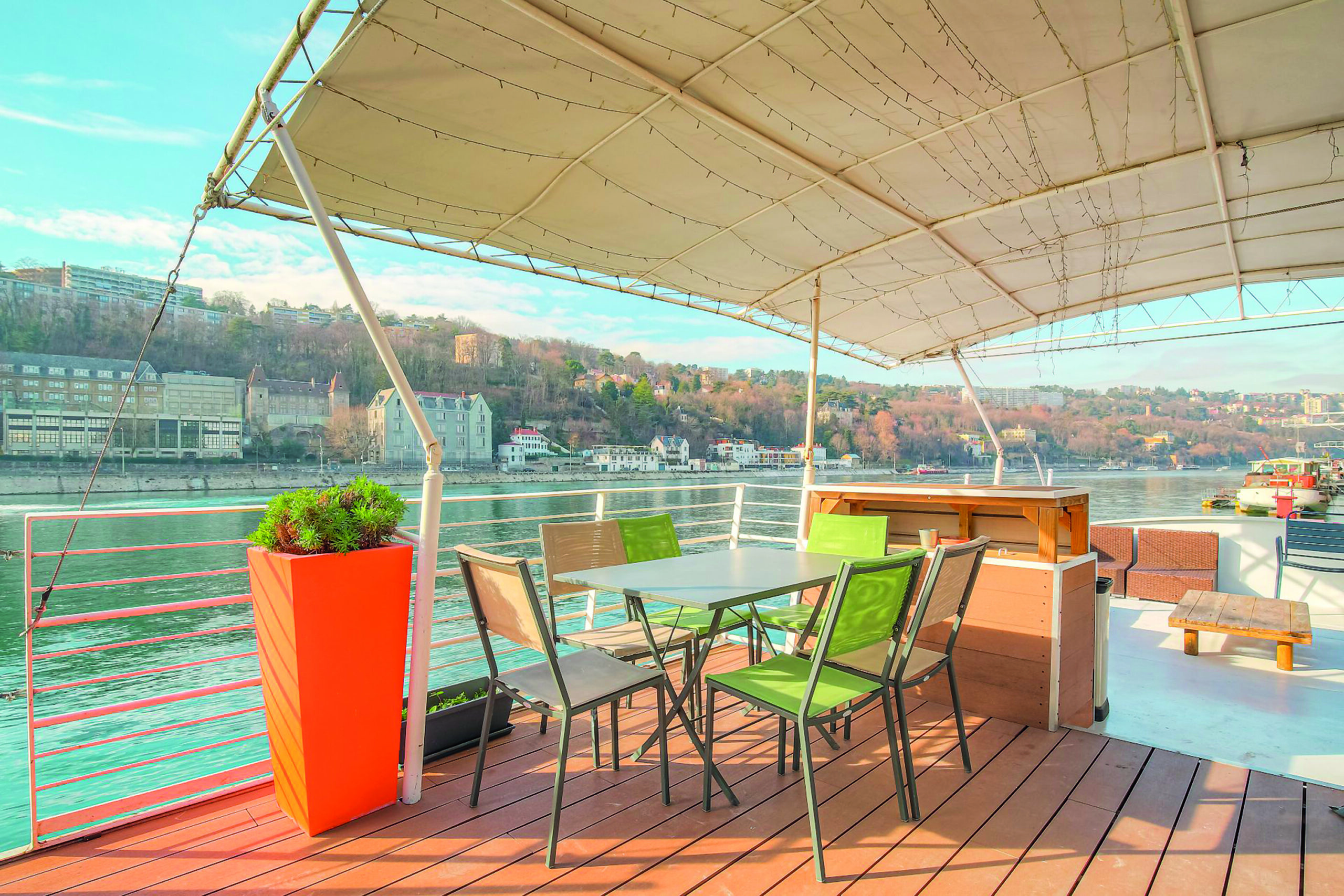 Confluence – House Boat