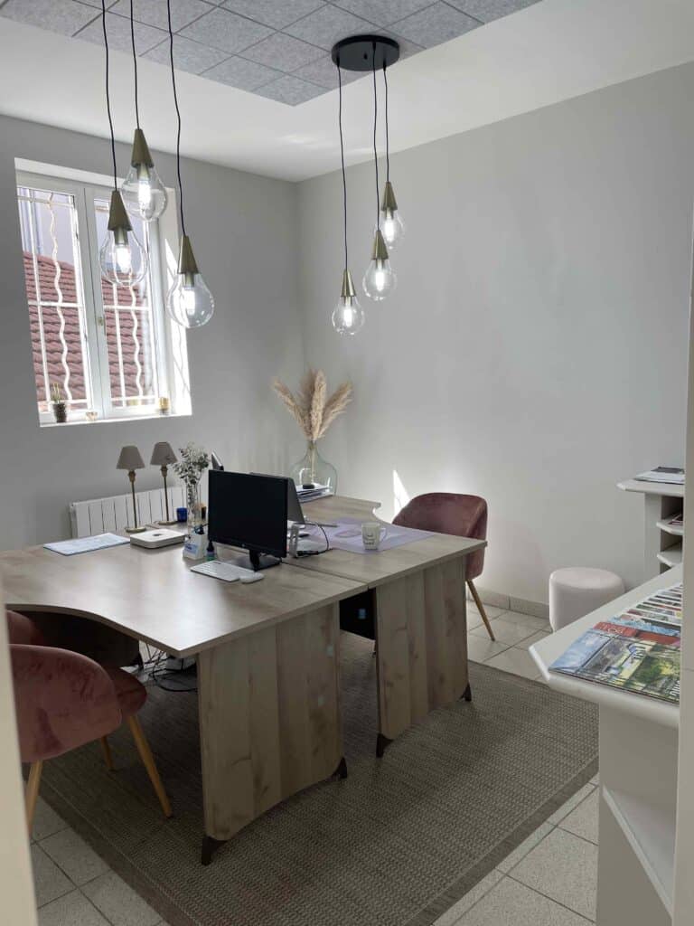 Bureau d'Attitude Média. 2 rue Cdt Dubois Lyon 3